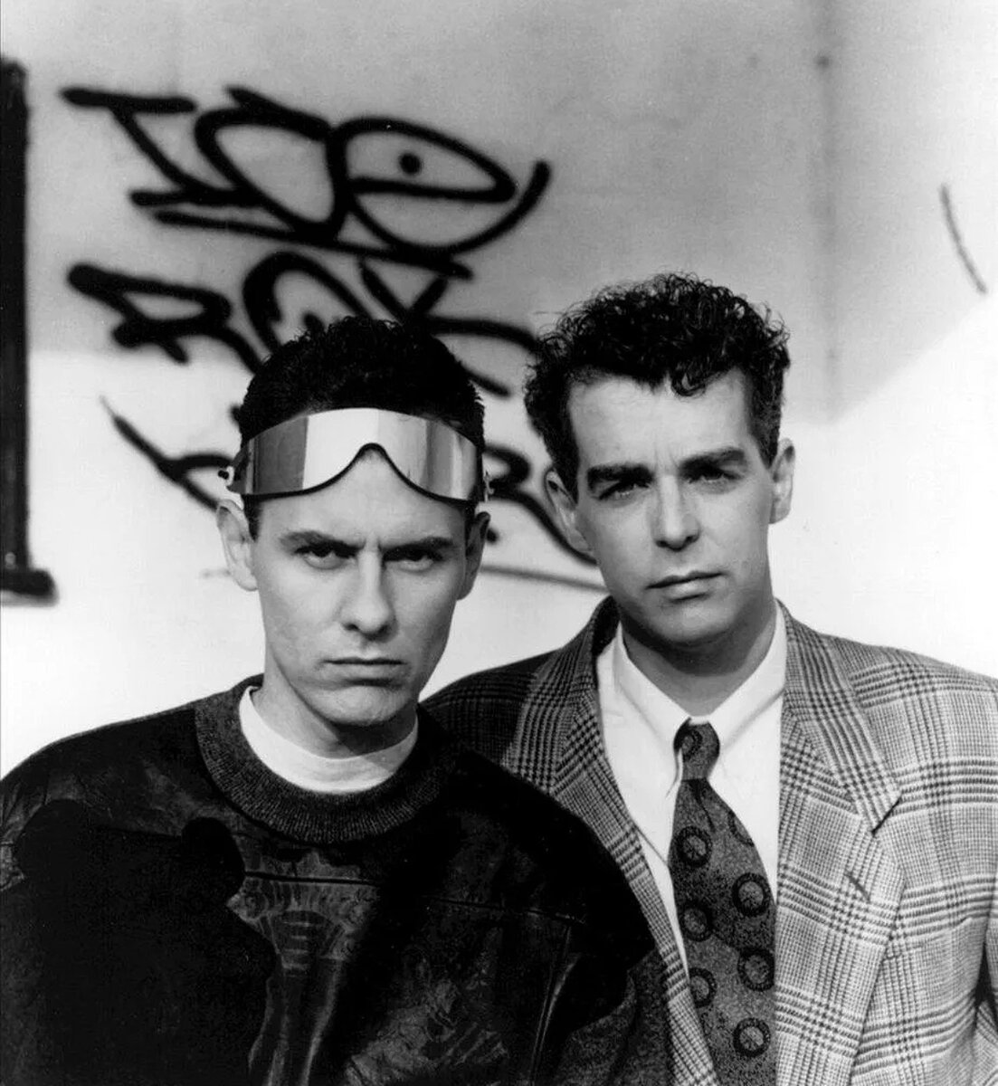 Пет бойс. Группа Pet shop boys. Солист группы пет шоп бойс Нил Теннант. Pet shop boys Pet shop boys. Pet shop boys 1981.