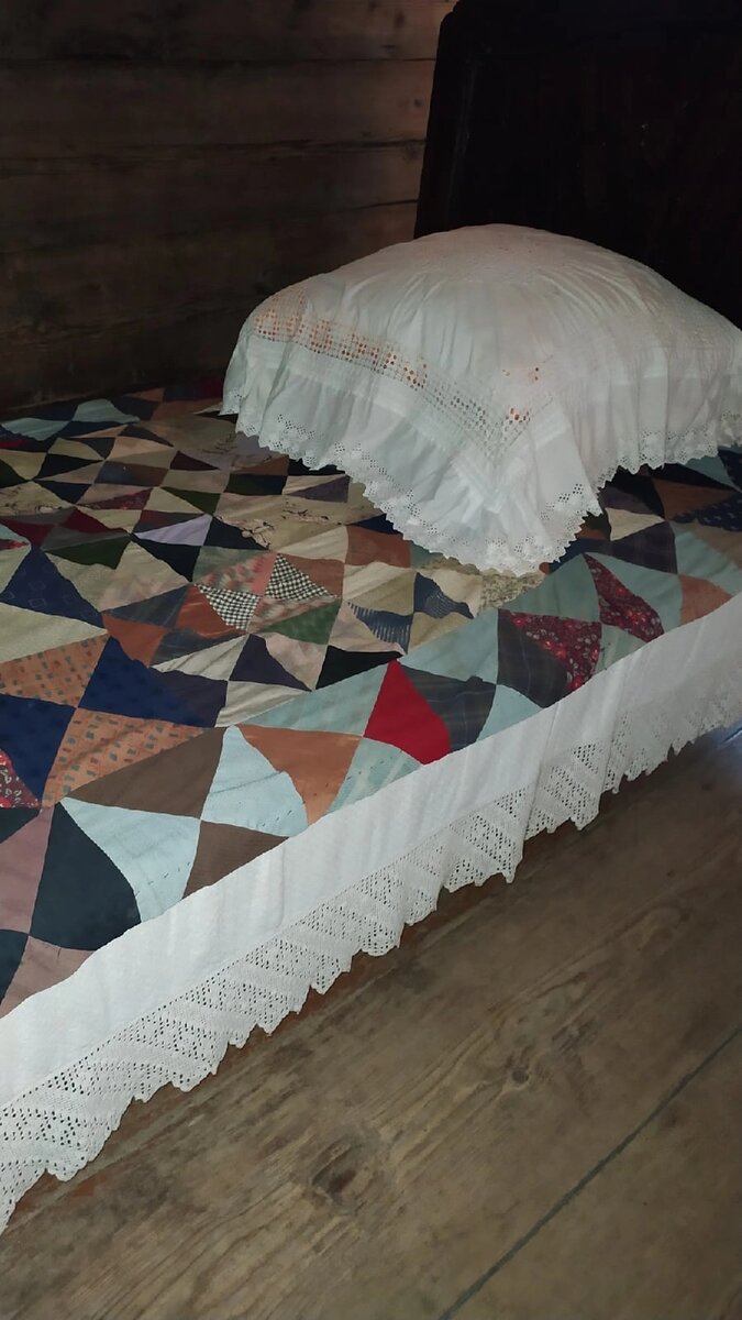 Одеяло старинное в музейной экспозиции, личный фотоархив