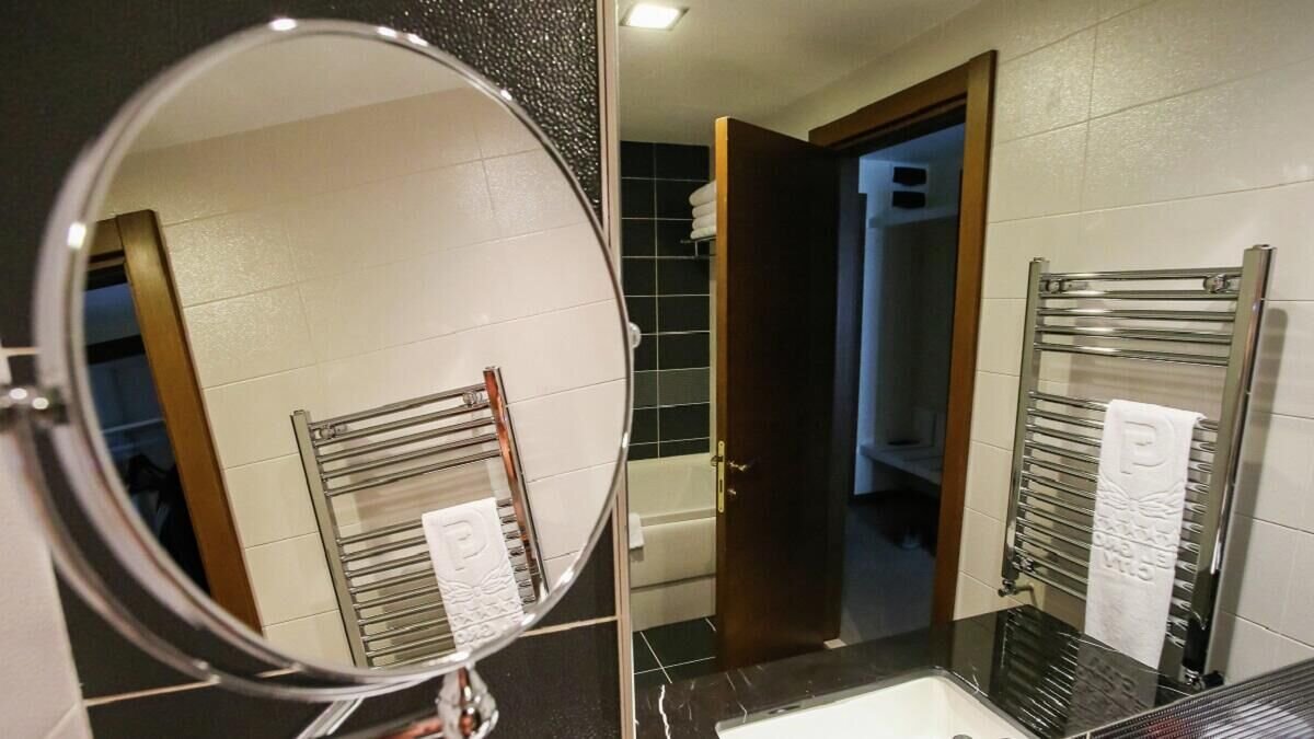    Зеркало© Globallookpress