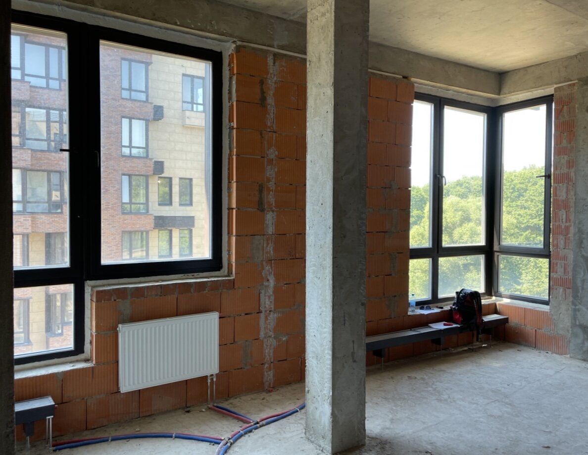 Такой СЮРПРИЗ нас ждал, в проекте «SURPRISE» Несущая колонна, в зоне около окон. У всех соседей нашего ЖК было выбрано решение - колонна часть как шкафа. А мы придумали другое!