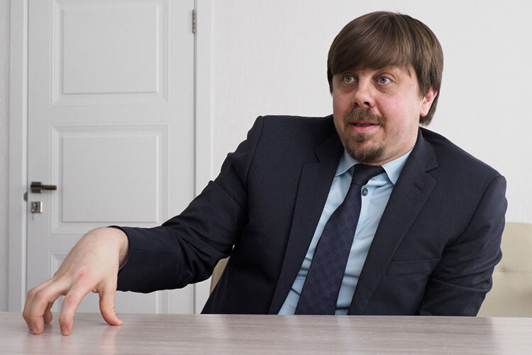    Слухи о том, что в УК «ПЖКХ» грядет кадровая ротация, ходили еще с начала июня. В кулуарах говорили, в частности, о намерении Дмитрия Петрова, вставшего у руля «мусорного» регоператора западной зоны год назад, вернуться к московским проектам