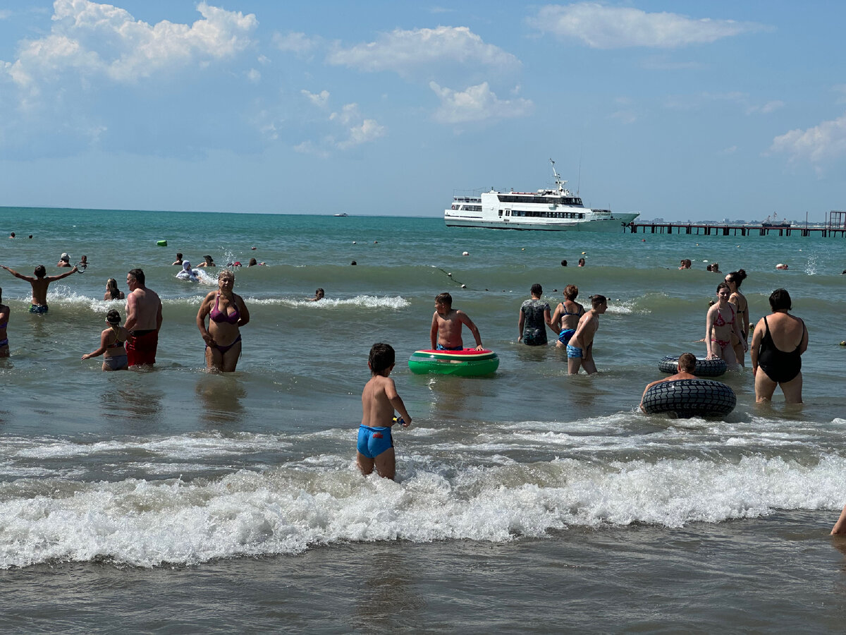 Море анапа завтра погода. Пляж. Анапа пляж. Анапа море. Море в Анапе сейчас.