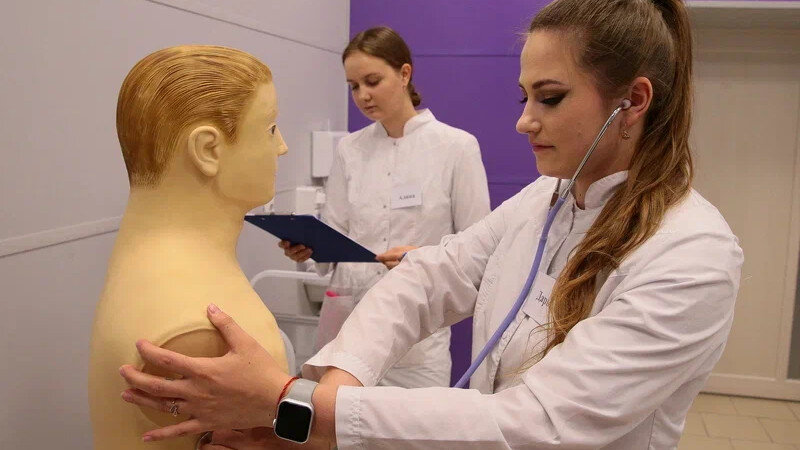     Виктор Томенко осмотрел медколледж Фото Антона Федотова