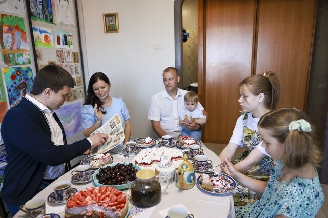    Семья Олехновичей. Фото: Правительство Красноярского края/ Александр Черных