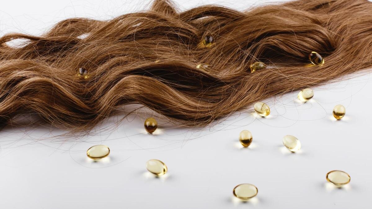    Капсулы на волосах:Freepik