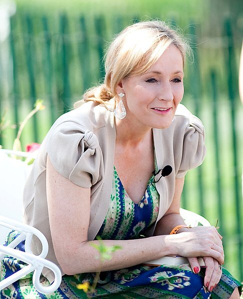 Фото: https://commons.wikimedia.org/wiki/File:J._K._Rowling_2010.jpg