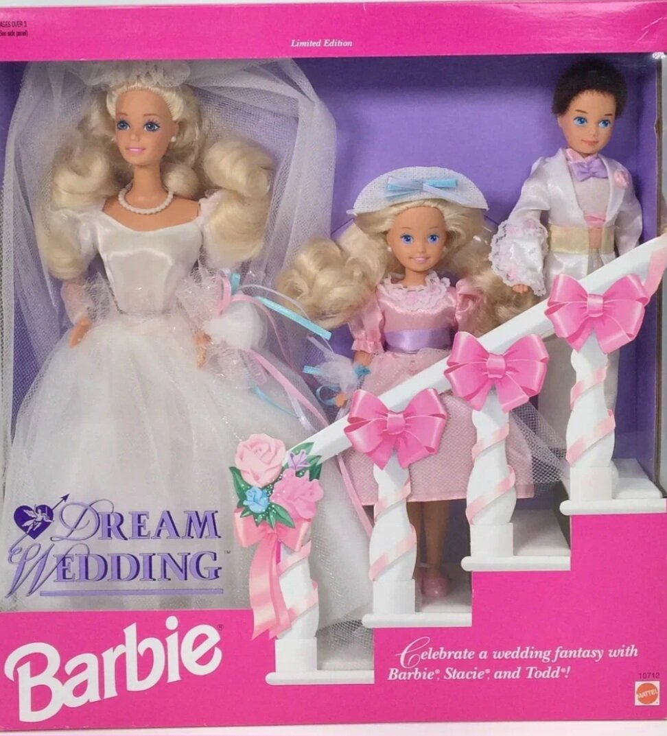 Фото из интернета. Барби, Стейси и брат Тодд. Так выглядел подарочный набор кукол. 1993 г.
