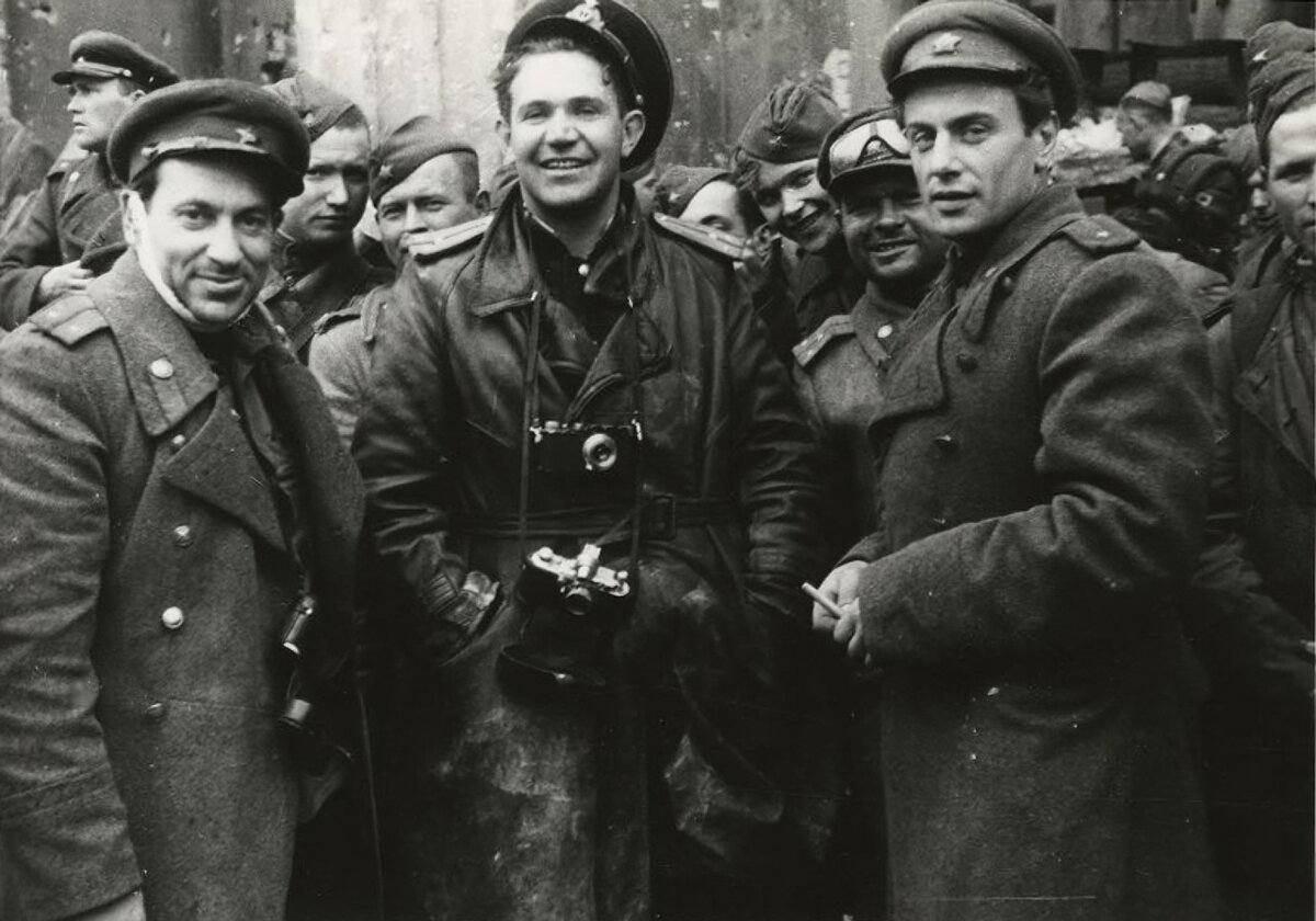 Евгений Долматовский Берлин 1945