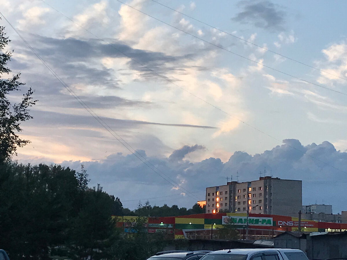 общежитие в лучах заката