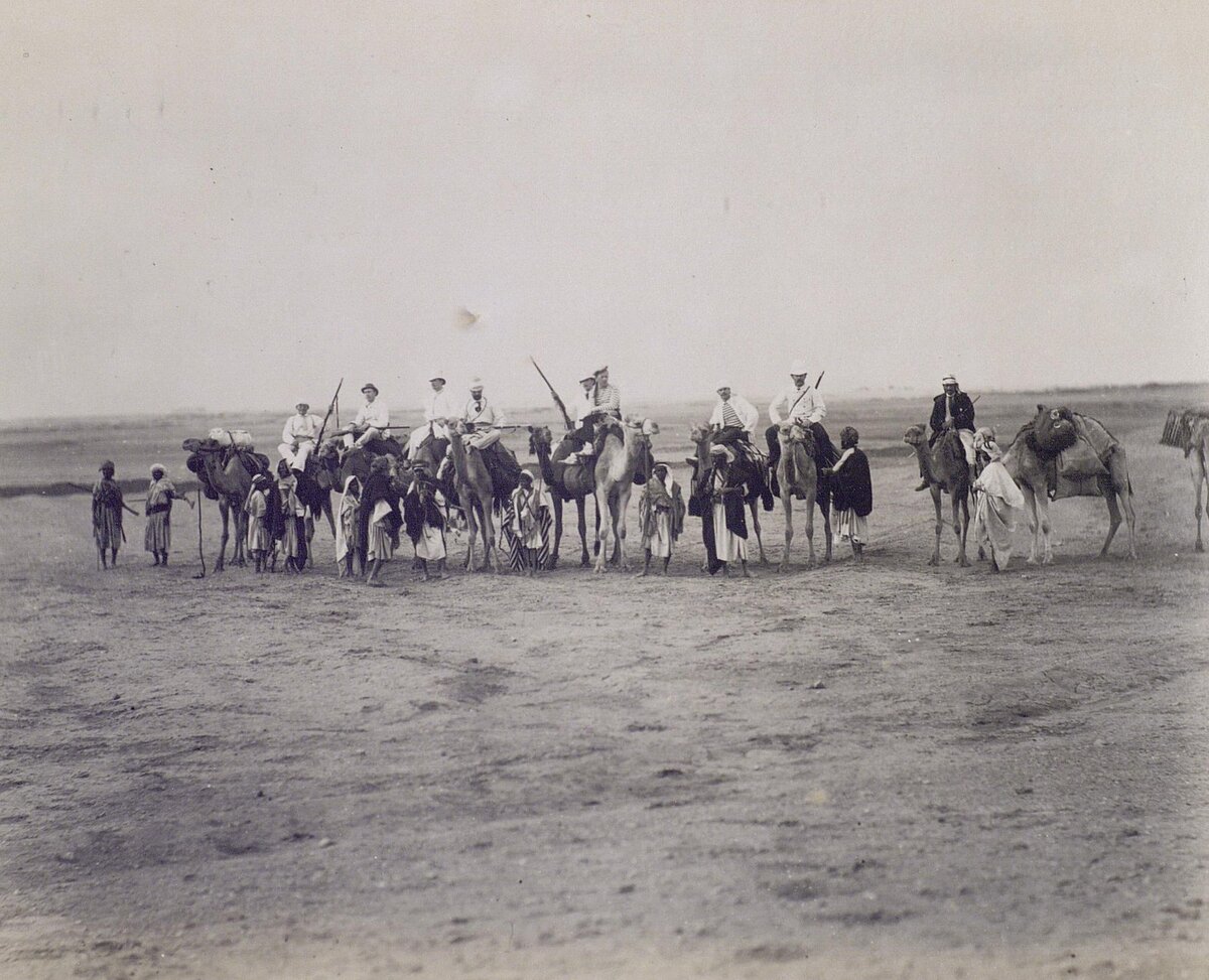1890. Египет. Цесаревич Николай Александрович со свитой и командой фрегата «Память Азова» на охоте