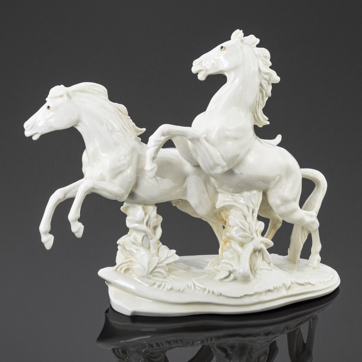 Статуэтка "Бегущие лошади", фарфор, Karl Ens, Германия, 1919-1945 гг.