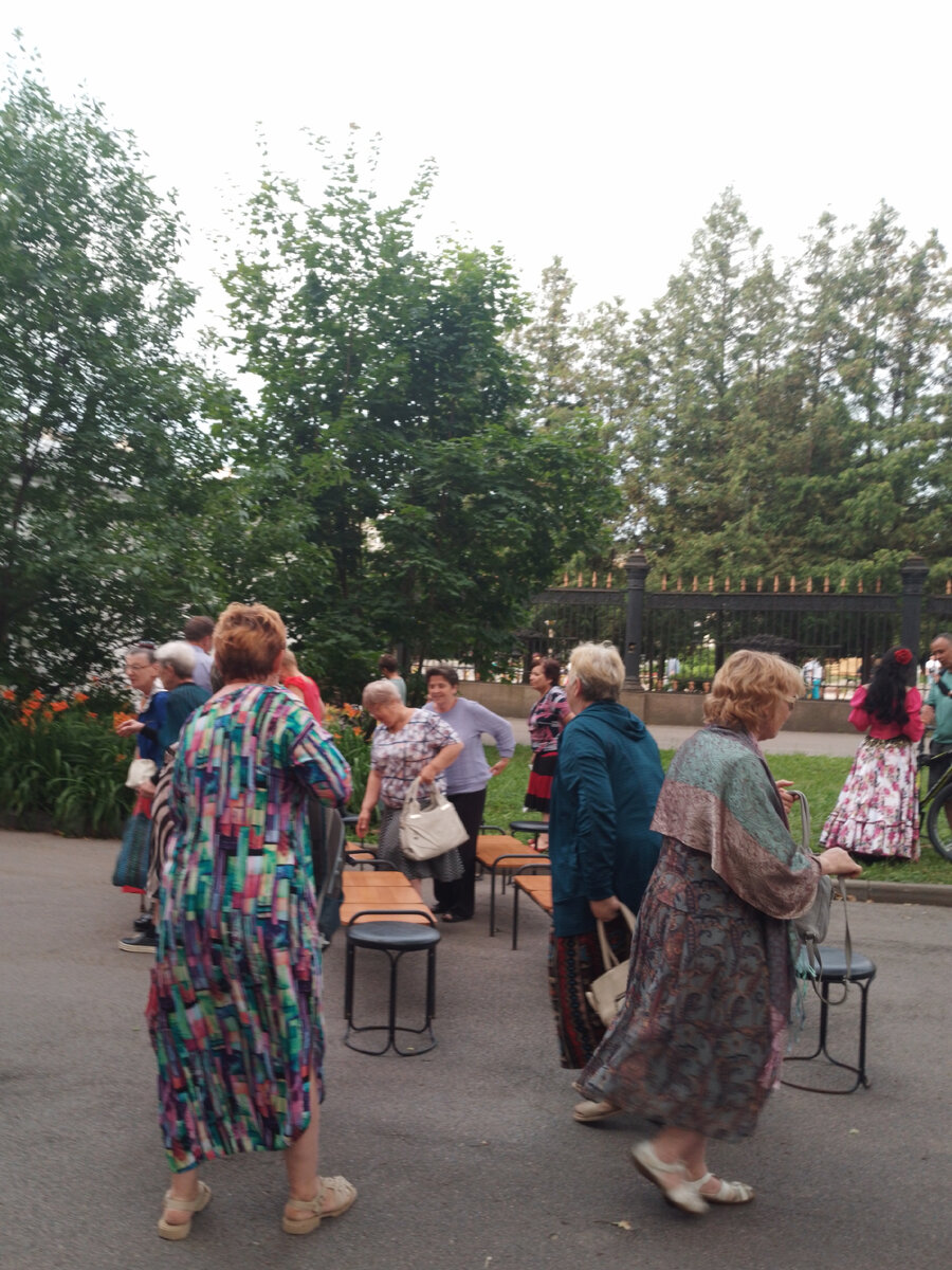 Гулял недавно по Туле и заметил,  что большой у нас  центральный парк имени П. П.-4