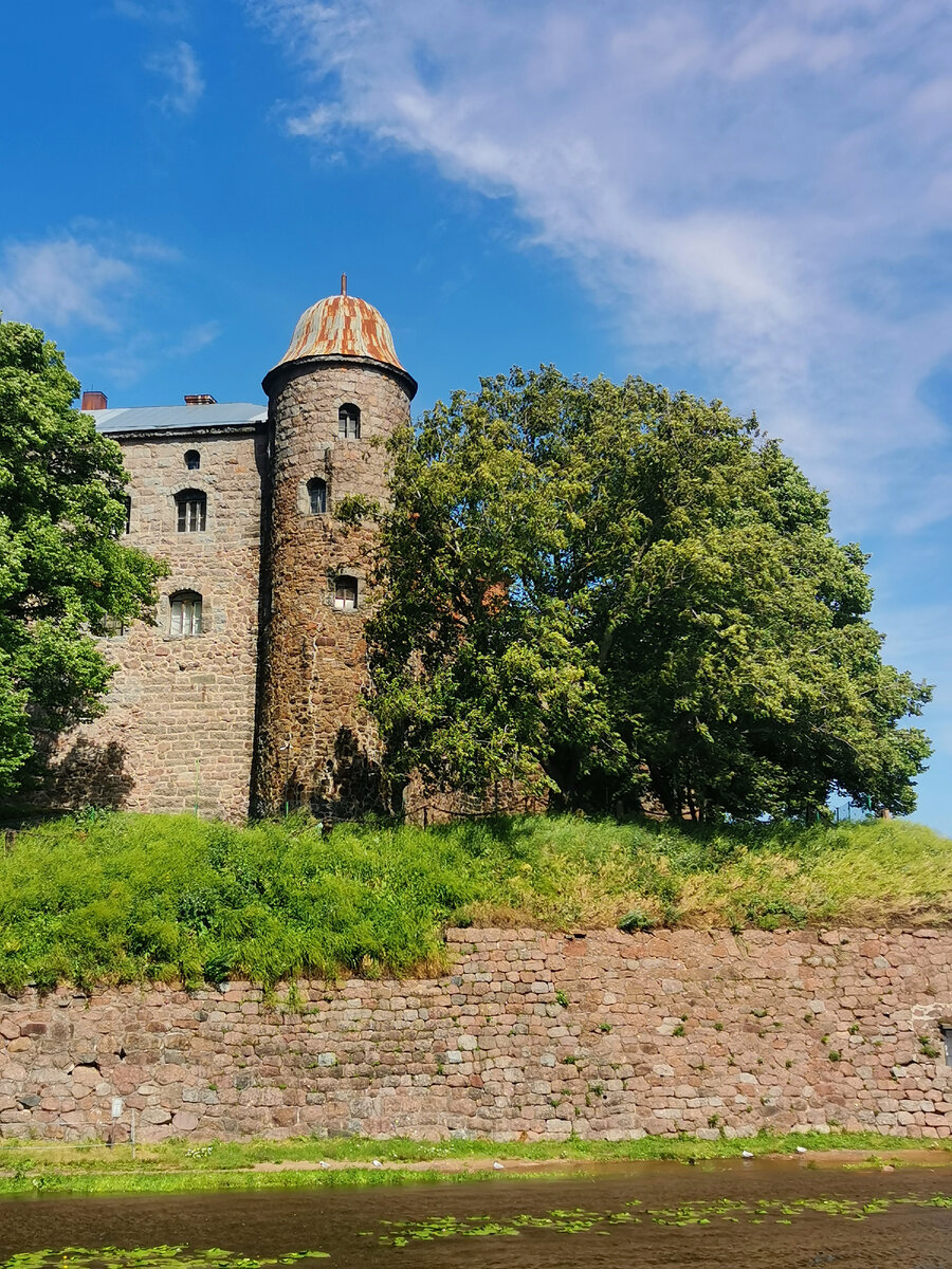 Райская башня. Ранее выполняла оборонительную функцию.