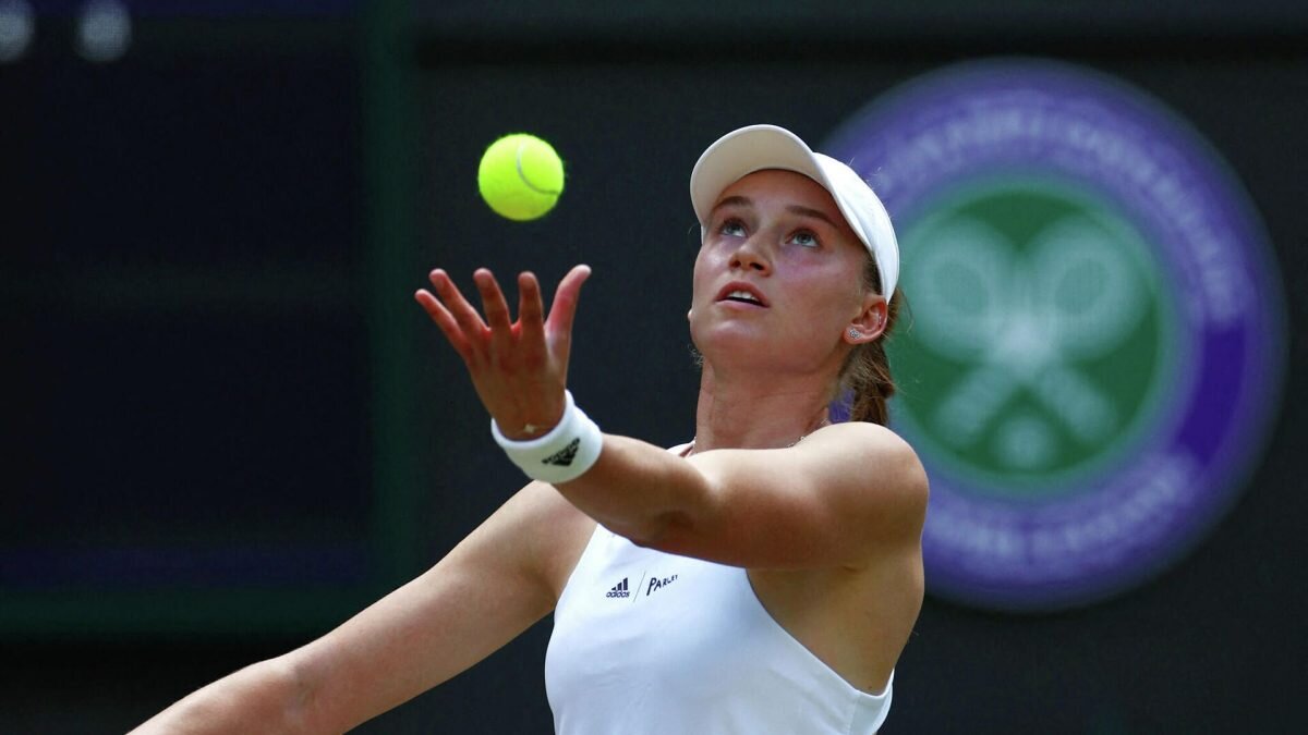    Елена Рыбакина. Фото: AFP 2023/ADRIAN DENNIS. Август Макаров