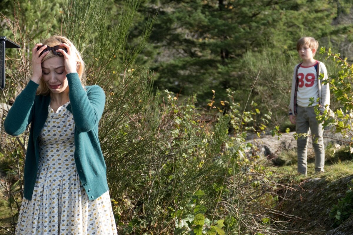 Ну когда ж ты уже ласты-то склеишь, сыграешь в ящик? Примеришь деревянный макинтош, Луи? Мама так старается для тебя! Источник: ru.kinorium.com