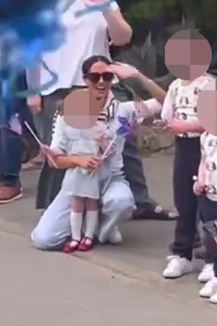 Это было заметно и на фото в "День независимости". Меган не прячется от камер