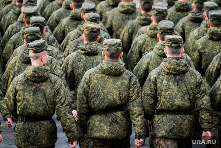    Пункты отбора на военную службу по контракту в Екатеринбурге посещают не менее 50 человек в день, считает Валенцов