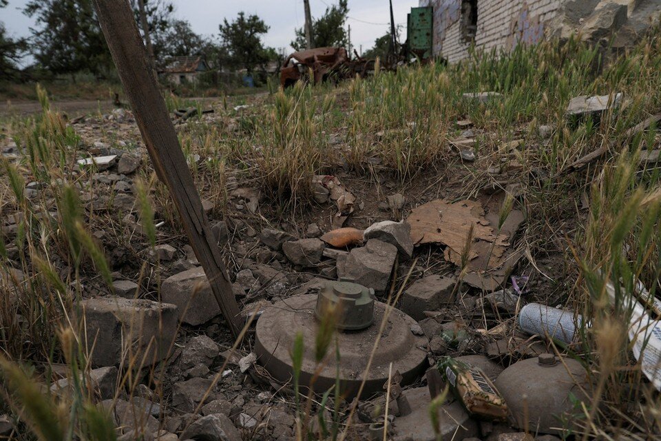    Почти треть территории Украины загрязнена неразорвавшимися боеприпасами и минами REUTERS