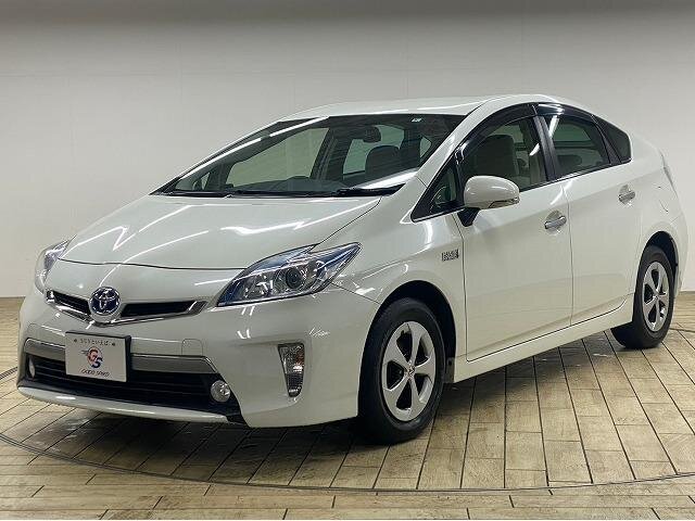 Toyota Prius PHV Солнечная батарея