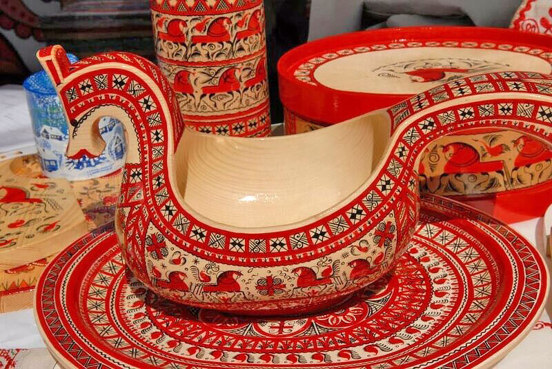 Ковш-скобкарь в мезенской росписи. Источник: liveinternet.ru@liola-52