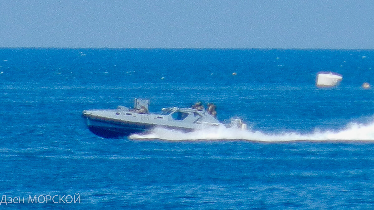 Штатная десантно-штурмовая лодка патрульного корабля "Дмитрий Рогачев".