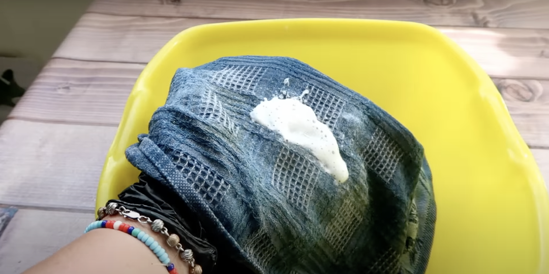 Пятна с кухонных полотенец уйдут за пару минут, если сделать так. Узнала способ стирки кухонных полотенец, о котором почти никто не знает