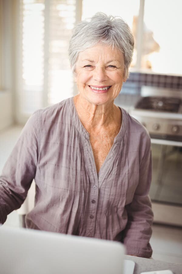 https://thumbs.dreamstime.com/b/portrait-happy-senior-woman-home-68216525.jpg