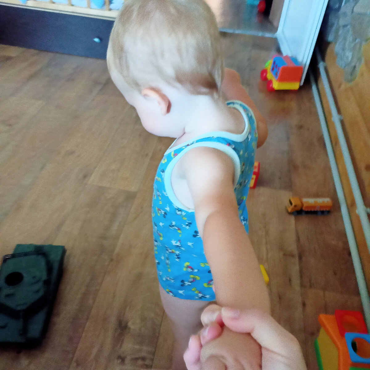 Это сыАчка снова тащит с собой нерадивую мамку, которая решила отойти на минутку... Фото автора 