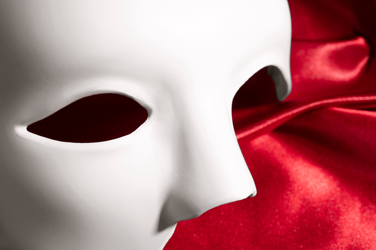Изображение от <a href="https://ru.freepik.com/free-photo/theater-mask-on-red-curtain_36299699.htm#query=%D1%82%D0%B5%D0%B0%D1%82%D1%80&position=7&from_view=search&track=sph">Freepik</a>