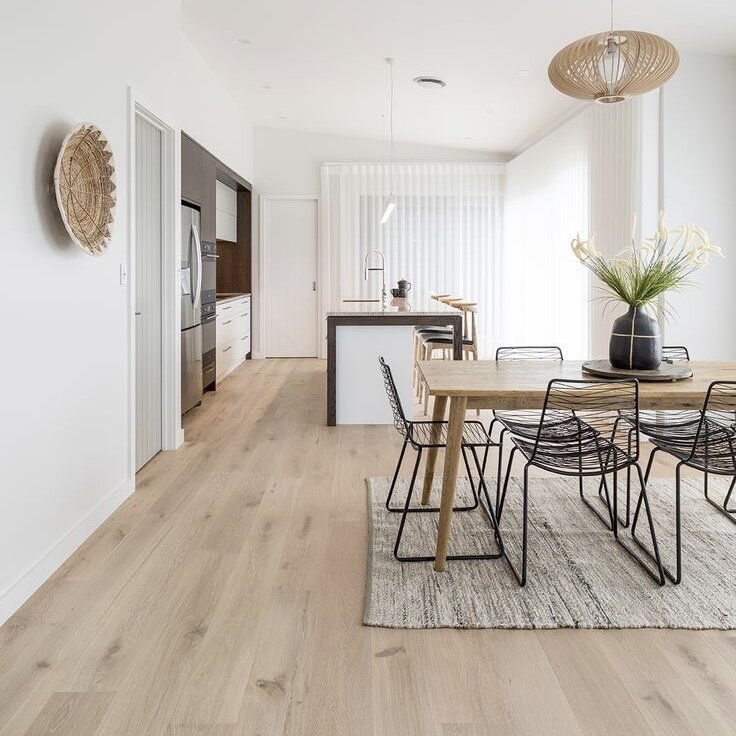 Минималистичный интерьер с использованием паркета