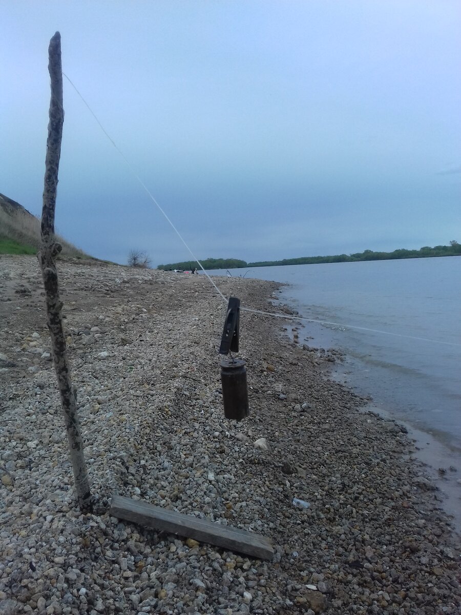 Более бюджетная версия - крепление из  прещепки