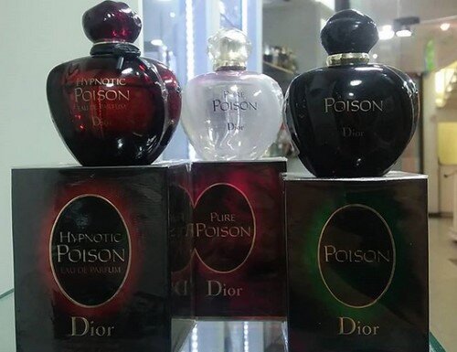 ФРАНЦУЗСКИЕ ДУХИ «POISON DIOR» ИЛИ «CLIMAT». ЕСЛИ «CHANEL» — ТО ЭТО УЖЕ БЫЛО ЧТО-ТО ИЗ ОБЛАСТИ ФАНТАСТИКИ. ОБ НАСТОЯЩИХ ФРАНЦУЗСКИХ ДУХАХ МЕЧТАЛИ ВСЕ СОВЕТСКИЕ ЖЕНЩИНЫ. НУ А МУЖСКАЯ ПОЛОВИНА ЧЕЛОВЕЧЕСТВА ТВЁРДО ЗНАЛА, ЧТО ЗА ТАКОЙ ПОДАРОК НА ДЕНЬ РОЖДЕНИЯ ИЛИ 8 МАРТА ИМ ПРОСТЯТСЯ ВСЕ ГРЕХИ. ФОТО: INSTAGRAM.COM ОБ ЭТИХ ДУХАХ МЕЧТАЛ