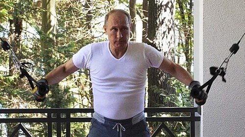 Владимир Путин в спортзале резиденции «Бочаров ручей».    Фото: kremlin.ru