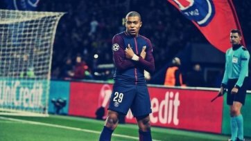 Фото: Getty ImagesКак сообщает lequipe.fr, 19-летний футболист был внесен в «Книгу рекордов Гиннесса» за то, что стал самым молодым игроком, забившим гол в полуфинальном матче Лиги чемпионов. В прошлом году он отметился взятием ворот «Ювентуса» в полуфинале самого престижного клубного турнира Европы и на тот момент ему было всего 18 лет и 140 дней.
