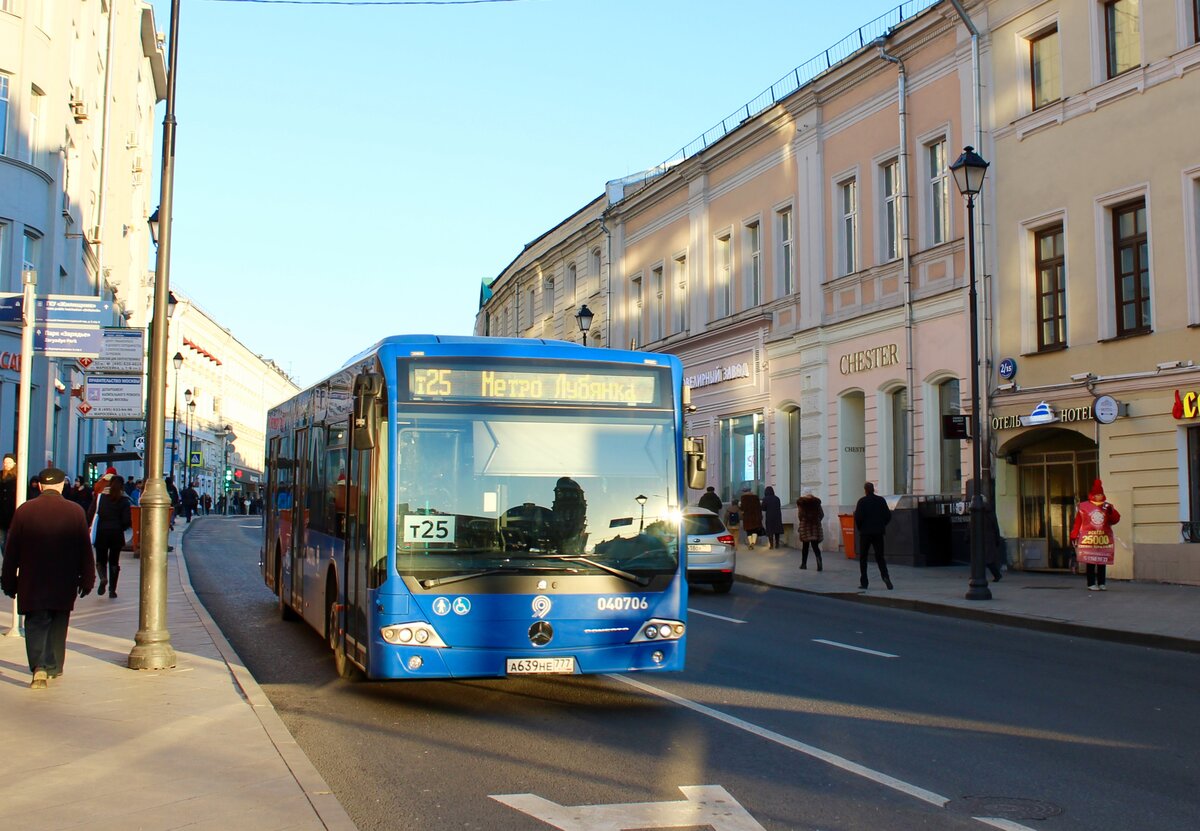 Транспорт время москвы. Остановка Ильинские ворота на Китай городе.