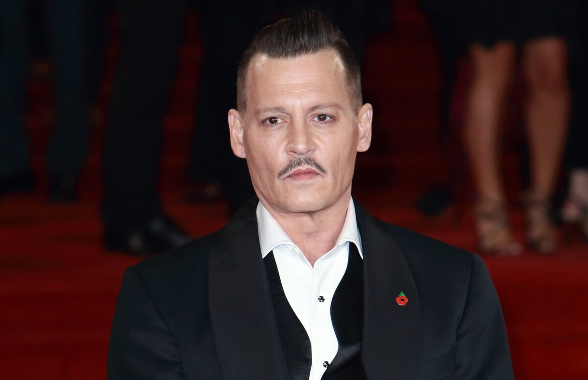 На фото Джонни Депп