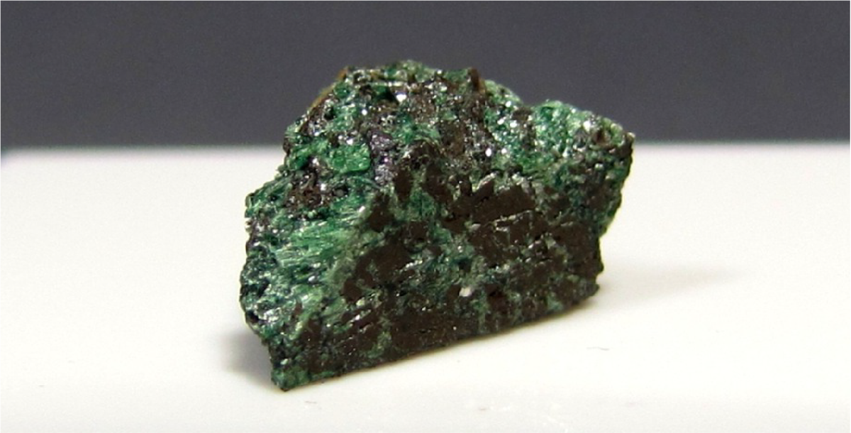 самоцветный камень уральский изумруд. какой зеленый камень был визитной карточкой урала. самоцветный камень уральский изумруд. уральские самоцветы уваровит. берилл полезноеискпаемое.