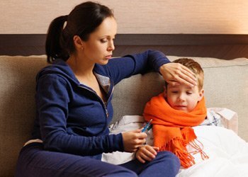 При средней и тяжолой форме гриппа основное лечение направлено не только на борьбу с инфекцией, но и на профилактику осложнений. 