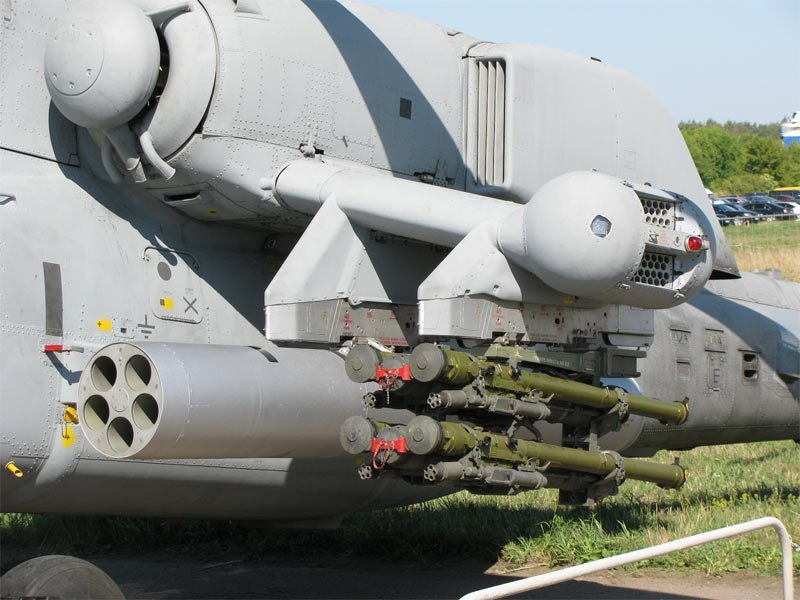 Ми-28Н  и установка "Стрелец" с ракетами "Игла"