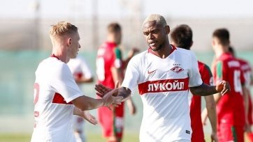 «Спартак» переиграл ташкентский «Локомотив» со счетом 5:2. В составе московской команды отличились Ташаев, Миронов, Луис Адриану, Мельгарехо и Глушенков.
