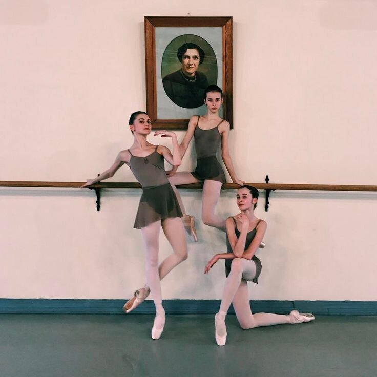 Дарья Ионова, Мария Хорева и Анастасия Нуйкина в Академии