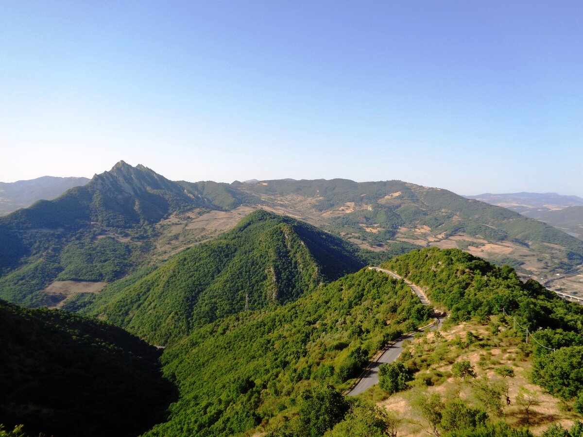 На фото - горы Южные Доломиты.