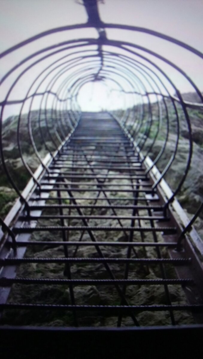 Лестница наверх, на столп.