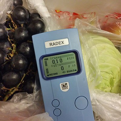 Бытовым дозиметром можно проверить безопасность пищевых продуктов или привезённых из подозрительных областей вещей повседневного пользования