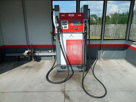https://cdn.pixabay.com/photo/2015/05/25/15/43/fuel-pump-783497__340.jpg