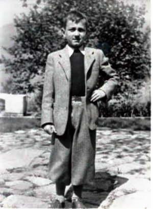 14 апреля 1935 года в городе Цофинген в Швейцарском кантоне Ааргау родился Эрих фон Дэникен. Не его перу принадлежат первые формулировки идеи о посещении инопланетянам древней Земли.-2