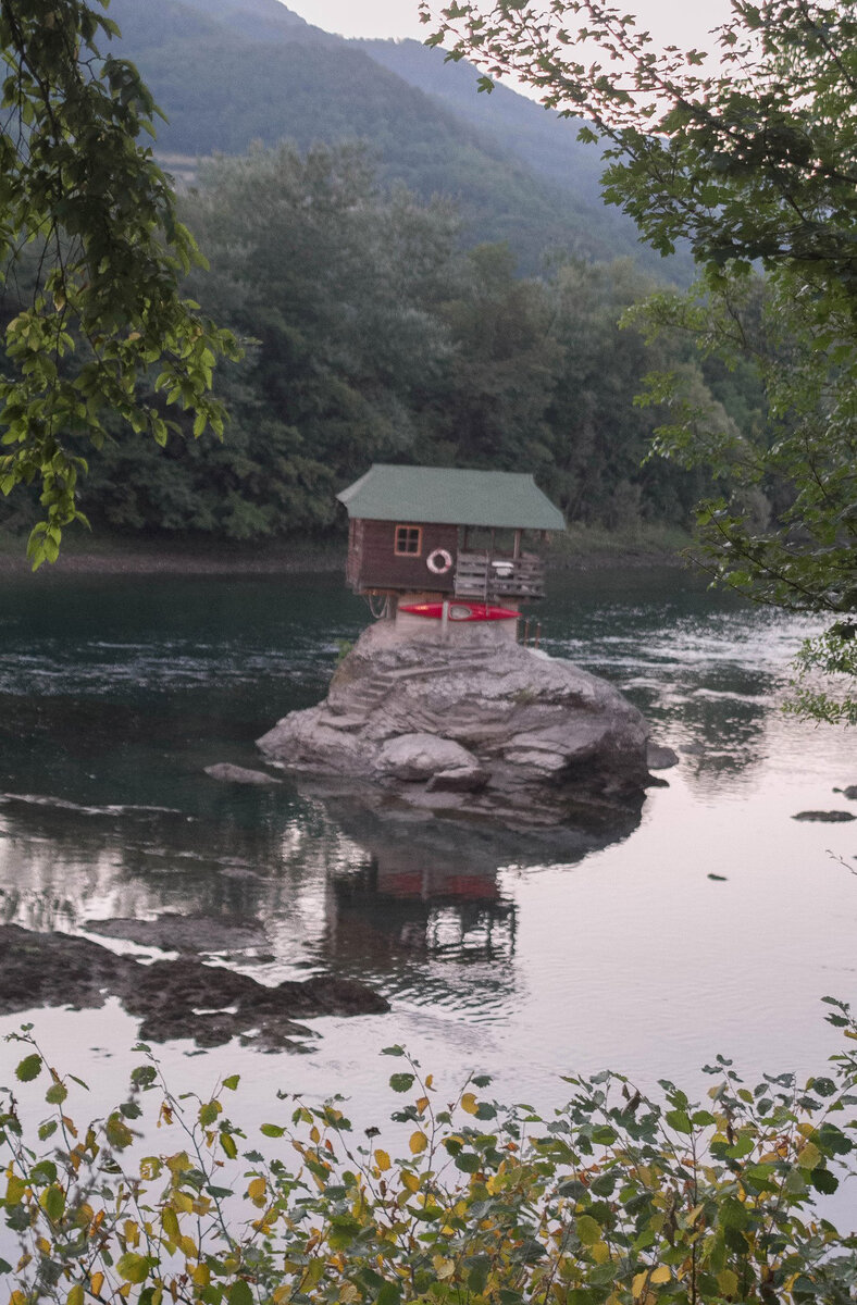 Одинокий домик