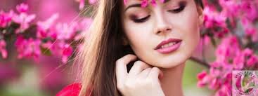 1. Бедра 
Согласно «Журналу психологии личности и социальной психологии», мужчины по-прежнему руководствуются первобытными инстинктами, которые определяют их предпочтения в противоположном поле. Нет, им нравятся вовсе не плоские бедра, а грушевидная форма. Данный инстинкт основан на том факте, что женщины с «пышными» бедрами более подготовлены к вынашиванию детей. В следующий раз, когда вы будете пересматривать свой рацион, помните об этом и следите за своим здоровьем.

2. Симметрия
Мужчины считают симметрию неотразимой. Они ищут в женском теле идеальный баланс, особенно в лице. Симметрия это верный признак привлекательности и, вероятно, говорит о хороших генах.
