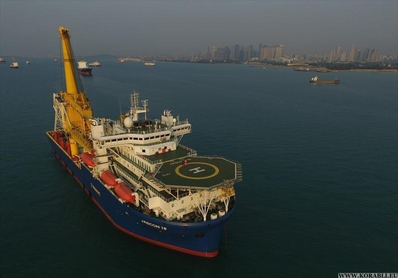 Российское судно "Академик Черский" имеющий оборудование для динамического позиционирования, дающее ему право работать по достройке СП-2.