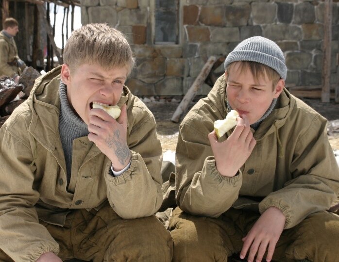 Кадр,фильм-Сволочи!